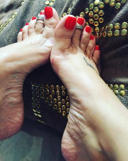 Karin Klemp feet photo thumbnail