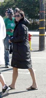 Courteney Cox feet photo thumbnail