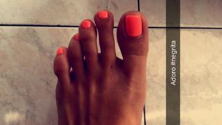Valentina Vignali feet photo thumbnail