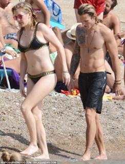 Ellie Goulding feet photo thumbnail
