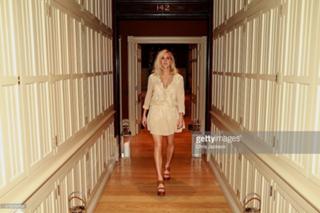 Ellie Goulding feet photo thumbnail