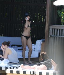 Vanessa Hudgens feet photo thumbnail