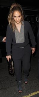 Jennifer Lopez feet photo thumbnail