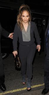 Jennifer Lopez feet photo thumbnail
