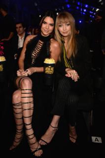 Gigi Hadid feet photo thumbnail