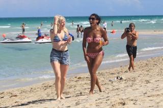 Ellie Goulding feet photo thumbnail