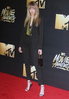 Gigi Hadid feet photo thumbnail