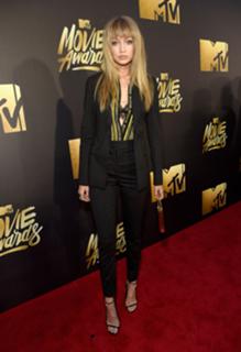 Gigi Hadid feet photo thumbnail
