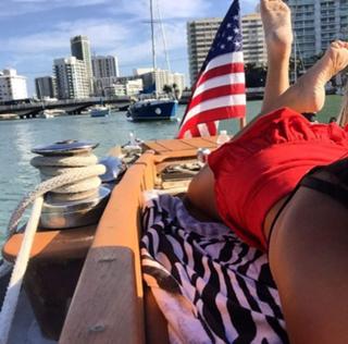 Claudia Romani feet photo thumbnail
