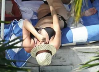 Katy Perry feet photo thumbnail