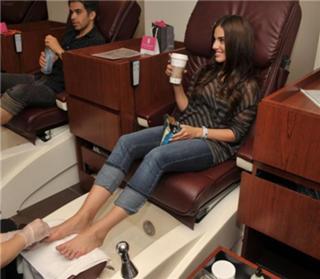 Jessica Lowndes feet photo thumbnail