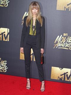 Gigi Hadid feet photo thumbnail