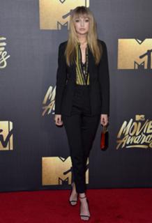 Gigi Hadid feet photo thumbnail