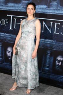 Amanda Peet feet photo thumbnail