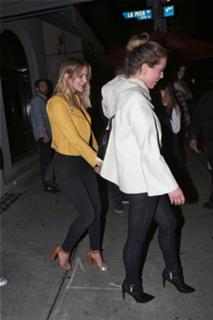 Katharine McPhee feet photo thumbnail