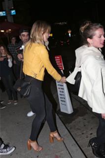 Katharine McPhee feet photo thumbnail