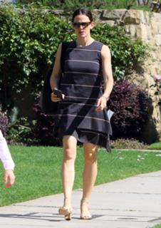 Jennifer Garner feet photo thumbnail