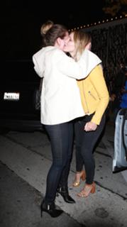 Katharine McPhee feet photo thumbnail