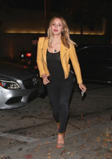 Katharine McPhee feet photo thumbnail