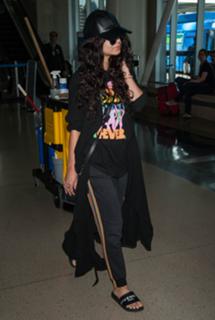 Vanessa Hudgens feet photo thumbnail