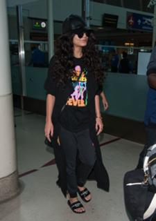 Vanessa Hudgens feet photo thumbnail
