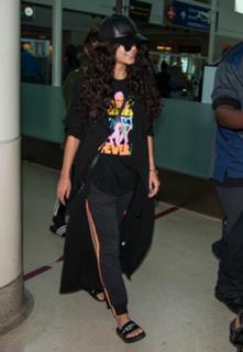 Vanessa Hudgens feet photo thumbnail