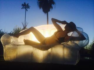 Miley Cyrus feet photo thumbnail