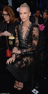 Charlize Theron feet photo thumbnail