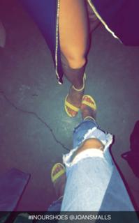 Gigi Hadid feet photo thumbnail