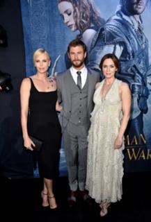 Emily Blunt feet photo thumbnail