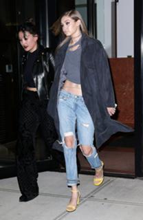 Gigi Hadid feet photo thumbnail