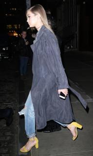 Gigi Hadid feet photo thumbnail