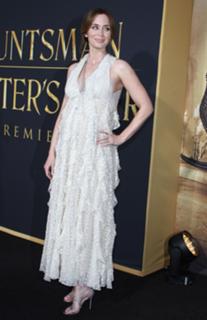Emily Blunt feet photo thumbnail