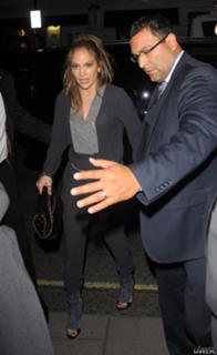 Jennifer Lopez feet photo thumbnail