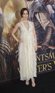 Emily Blunt feet photo thumbnail