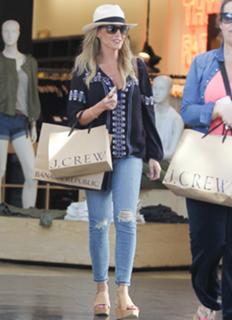 Julie Benz feet photo thumbnail