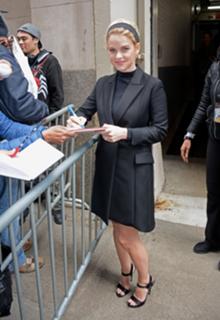 Alice Eve feet photo thumbnail