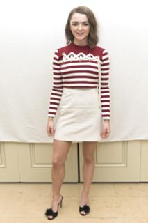 Maisie Williams feet photo thumbnail