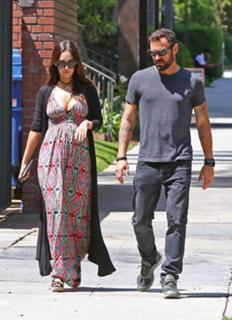 Megan Fox feet photo thumbnail