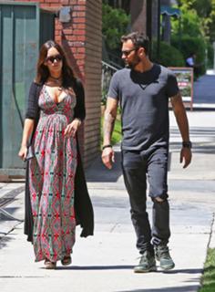 Megan Fox feet photo thumbnail