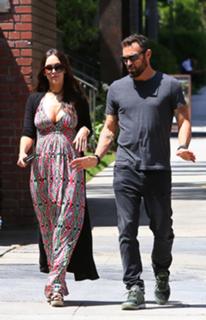 Megan Fox feet photo thumbnail