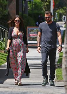 Megan Fox feet photo thumbnail