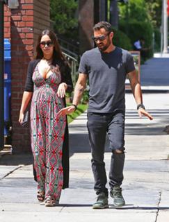 Megan Fox feet photo thumbnail