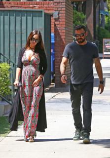 Megan Fox feet photo thumbnail