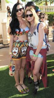 Katy Perry feet photo thumbnail