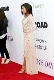 Shay Mitchell feet photo thumbnail