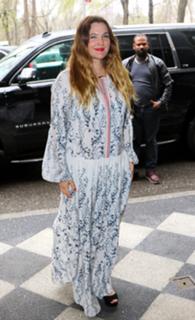Drew Barrymore feet photo thumbnail