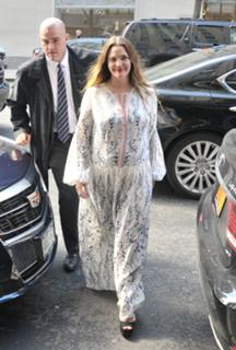 Drew Barrymore feet photo thumbnail