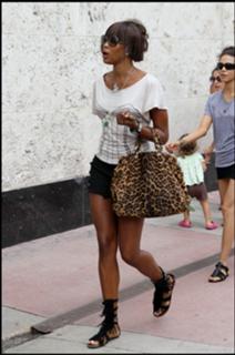 Naomi Campbell feet photo thumbnail