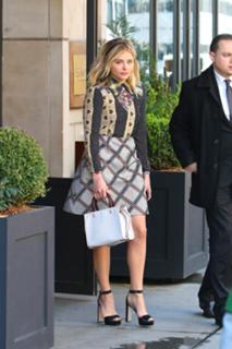 Chloë Grace Moretz feet photo thumbnail